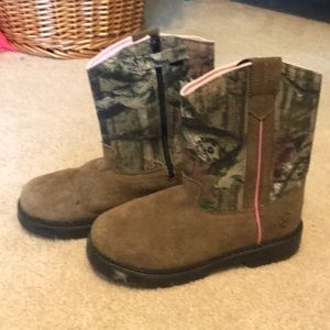 Youth girls size 4 camp and pink boots